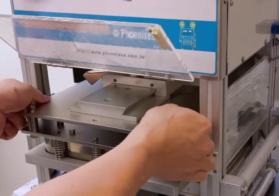 Seladora de bandejas PH-59 com molde intercambiável